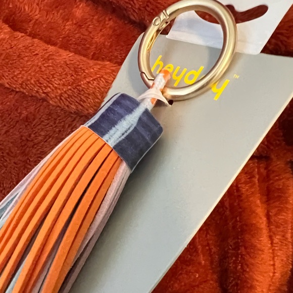 🧡10 for $20🧡 Heyday Tassel Keychain USB cable/ multicolored - Picture 7 of 9